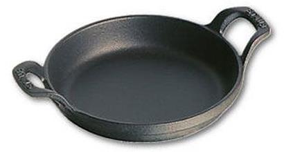 Plat rond Staub en fonte noir mat 16 cm (empilable).