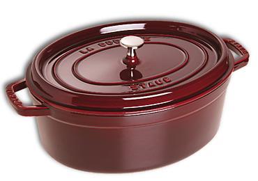 Cocotte ovale en fonte émaillée Staub grenadine 31 cm