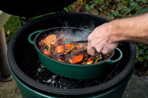 cocotte en fonte pour barbecue