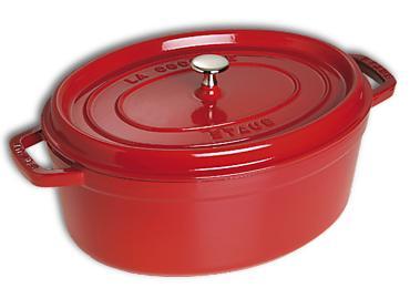 Cocotte ovale en fonte émaillée Staub rouge Cerise de 37 cm